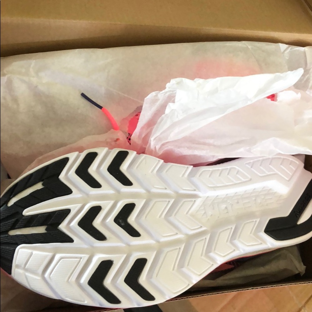 New Womens Saucony Breast Cancer Awareness Shoe - Picture 7 of 7